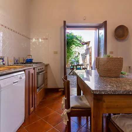 Sardinia Re - Donna Beatrice