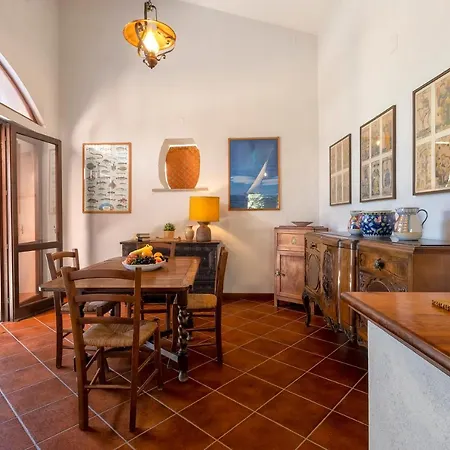 Sardinia Re - Donna Beatrice ألغيرو