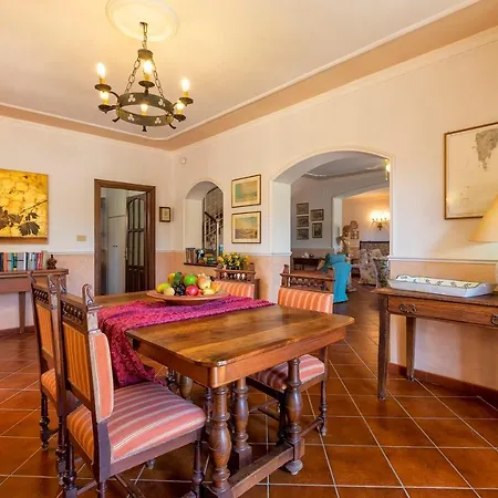 Sardinia Re - Donna Beatrice ألغيرو